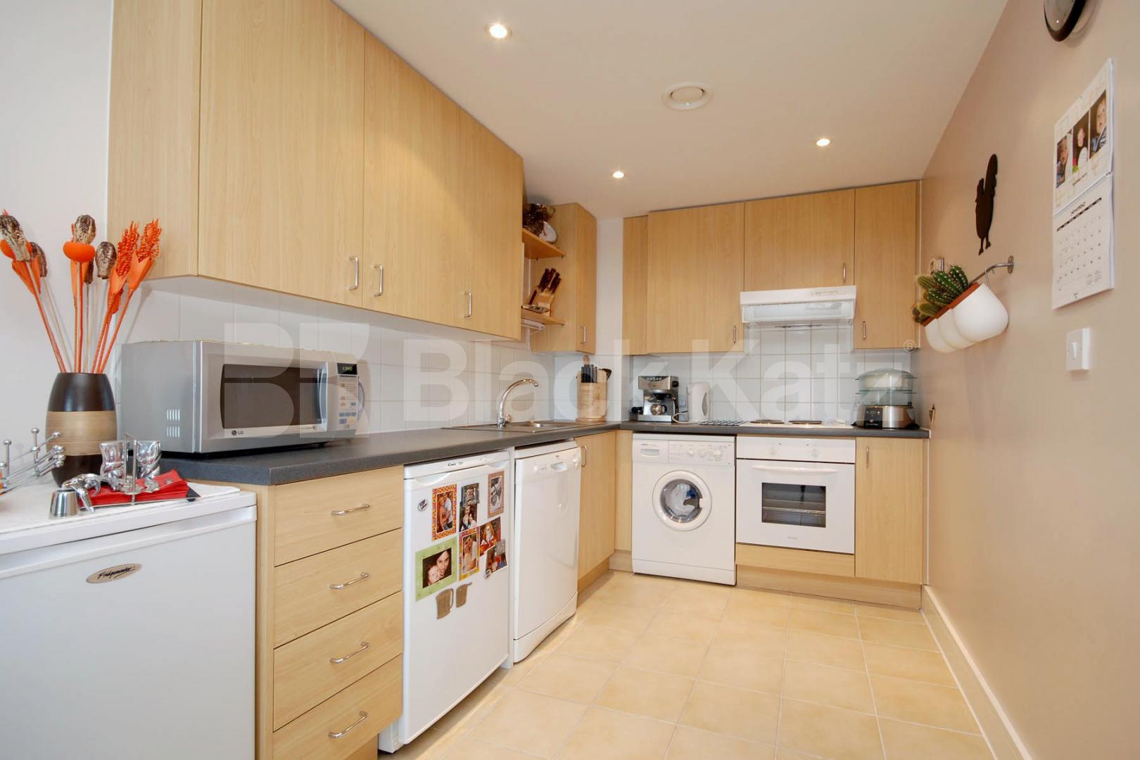 			LET , 1 Bedroom, 1 bath, 1 reception Flat			 Chelsea Bridge Wharf, Queenstown Road, Battersea